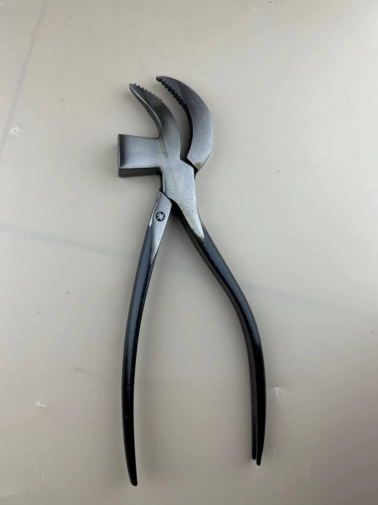 Shoemaker lasting pliers, narrow 3 mm