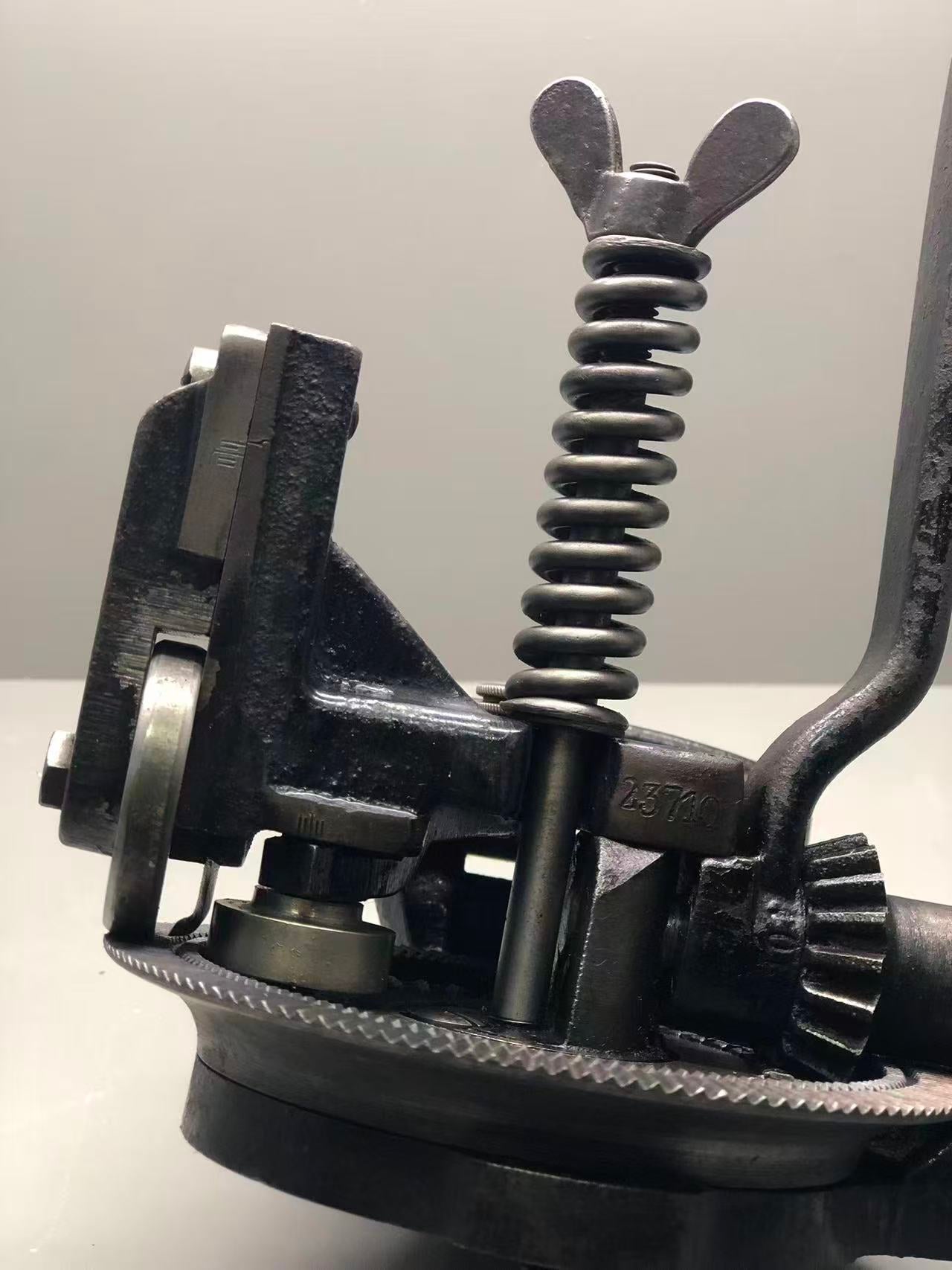 Junker & Ruh R 28 channeling machine for shoemaking