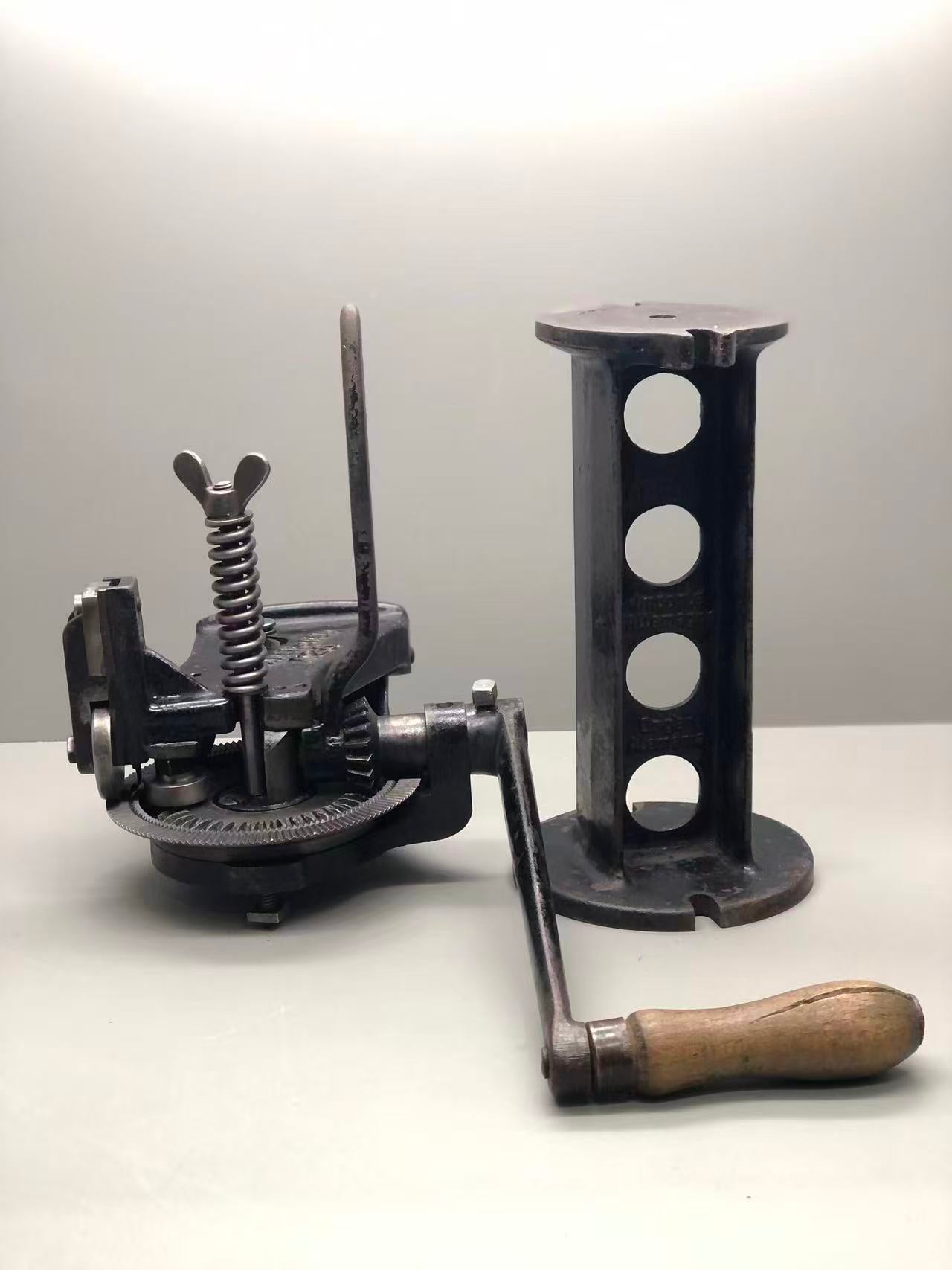 Junker & Ruh R 28 channeling machine for shoemaking