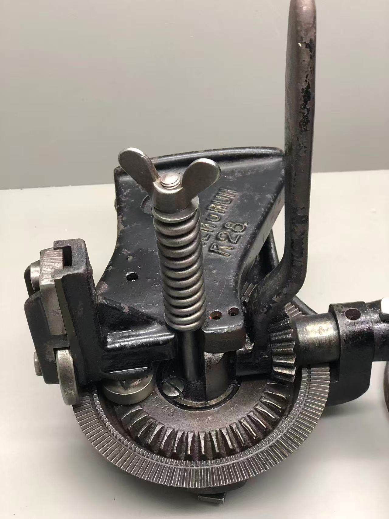 Junker & Ruh R 28 channeling machine for shoemaking