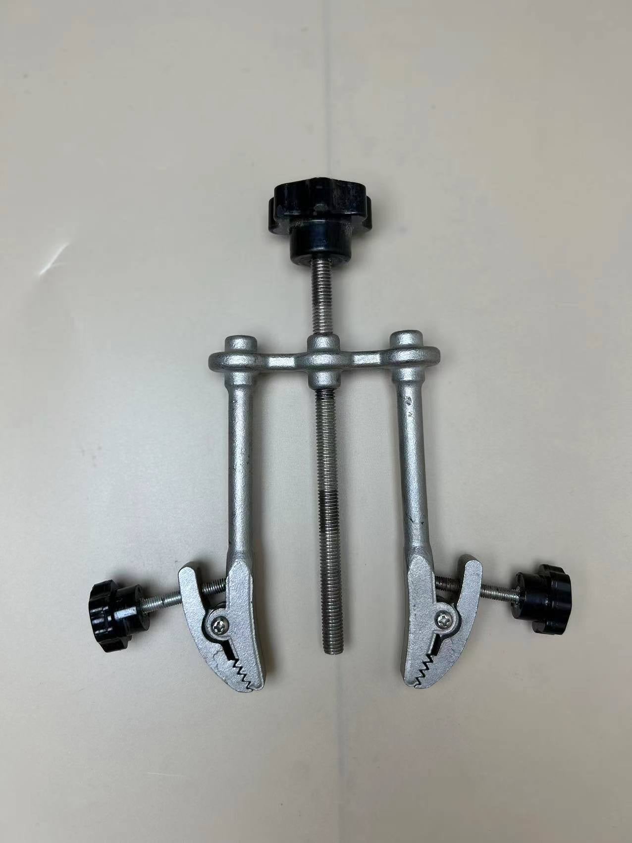 Adjustable clamp for upper crimping