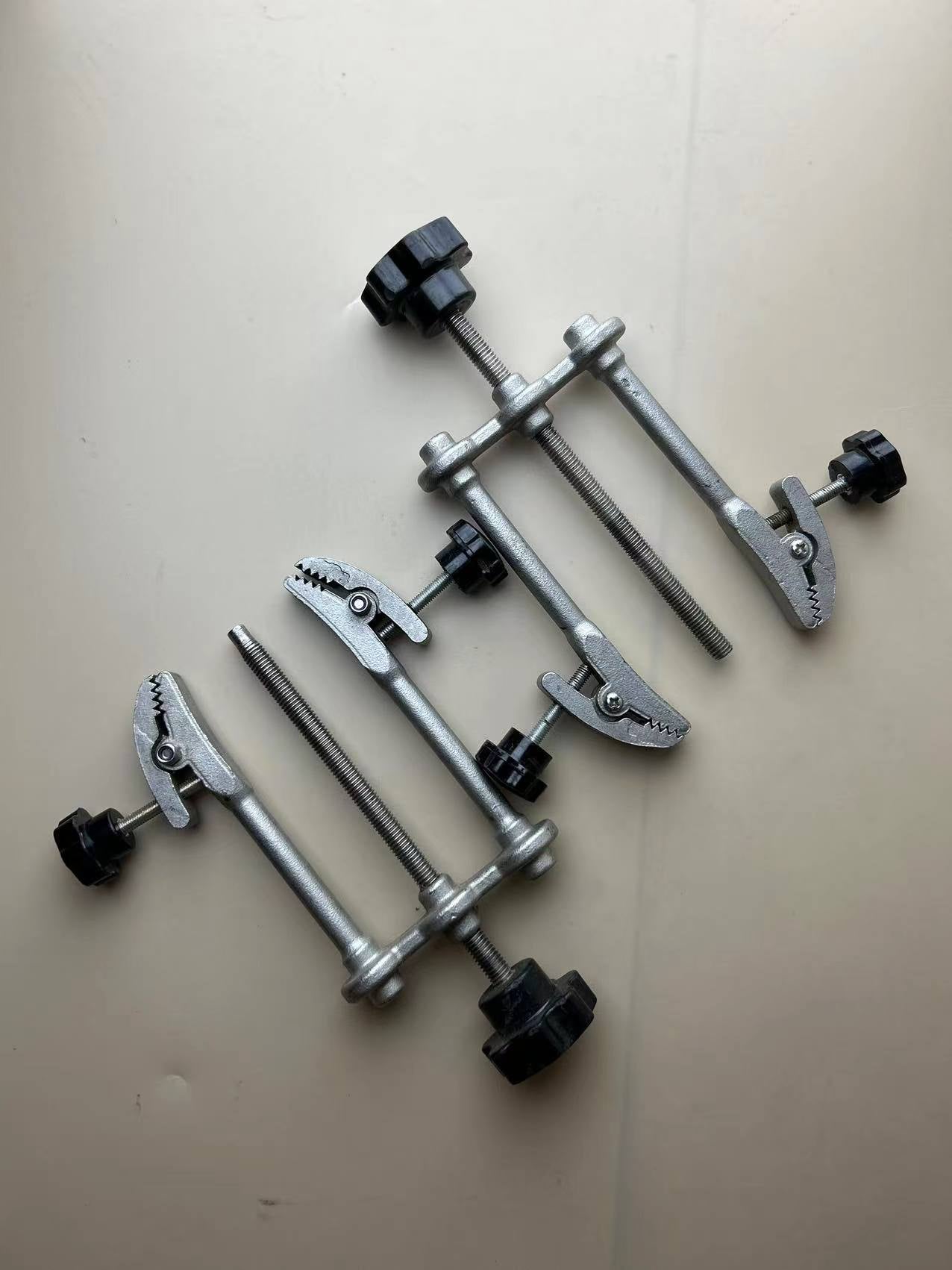 Adjustable clamp for upper crimping