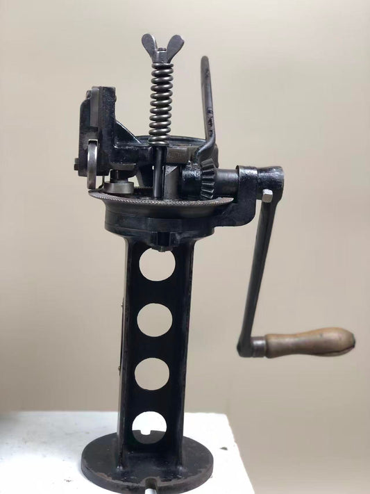 Junker & Ruh R 28 channeling machine for shoemaking