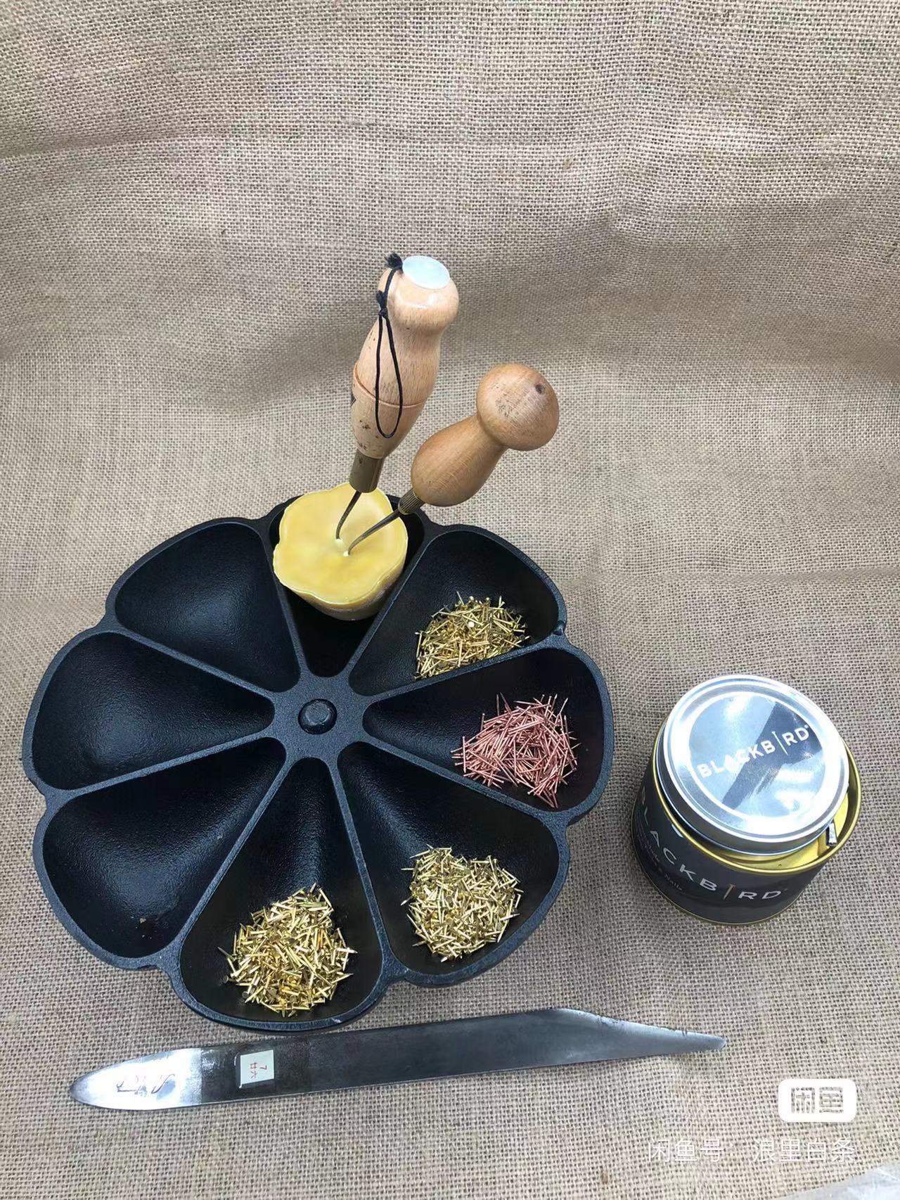 Cast Iron Rotating Cobblers Nail Cup