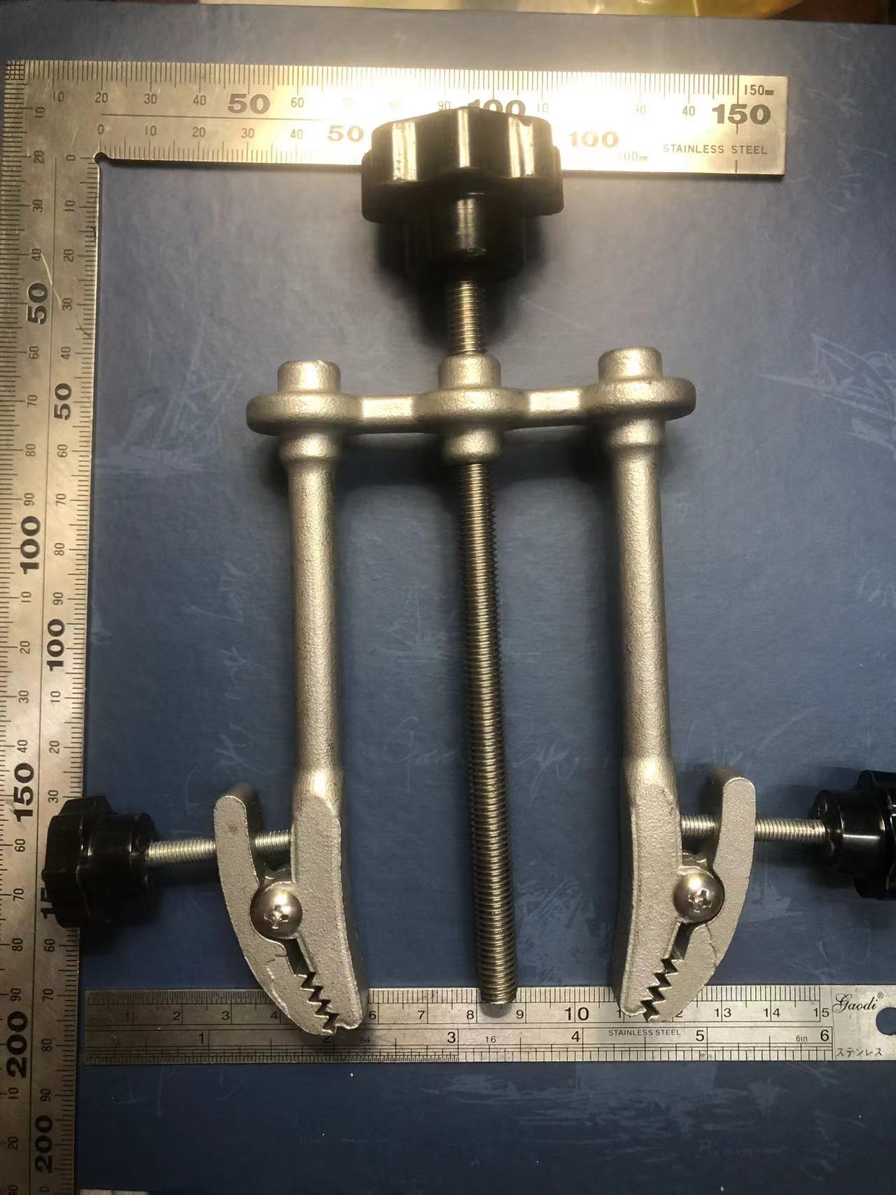 Adjustable clamp for upper crimping
