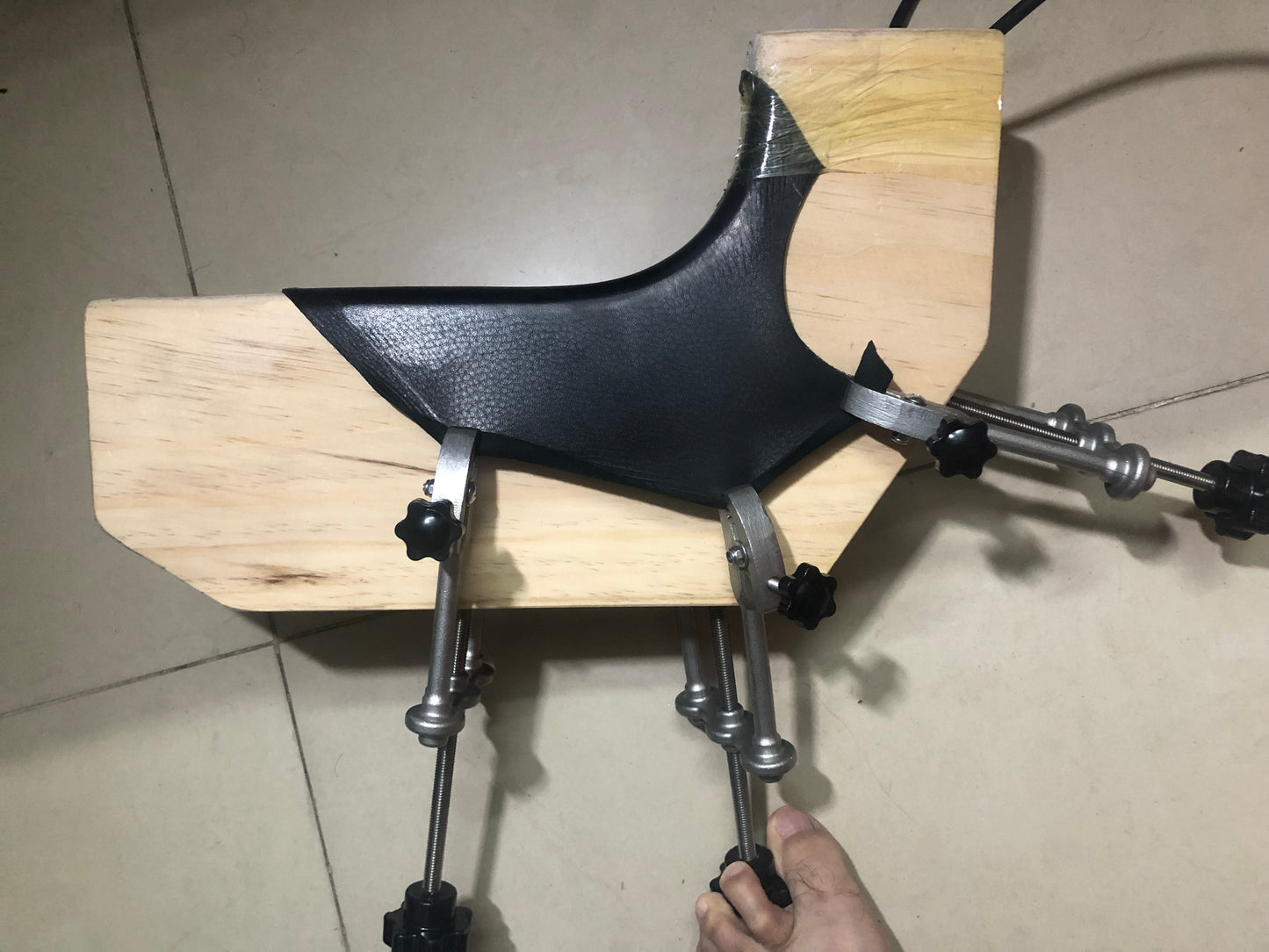 Adjustable clamp for upper crimping
