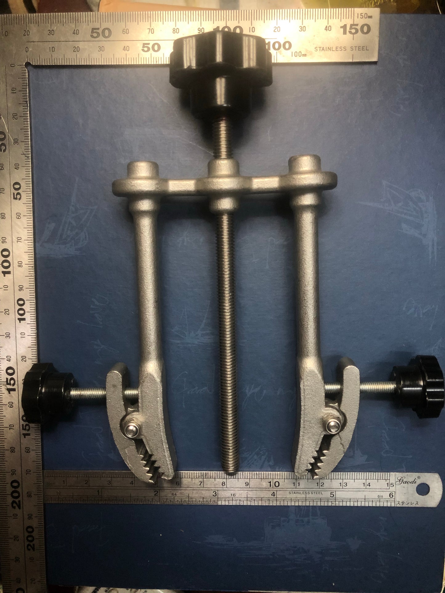 Adjustable clamp for upper crimping